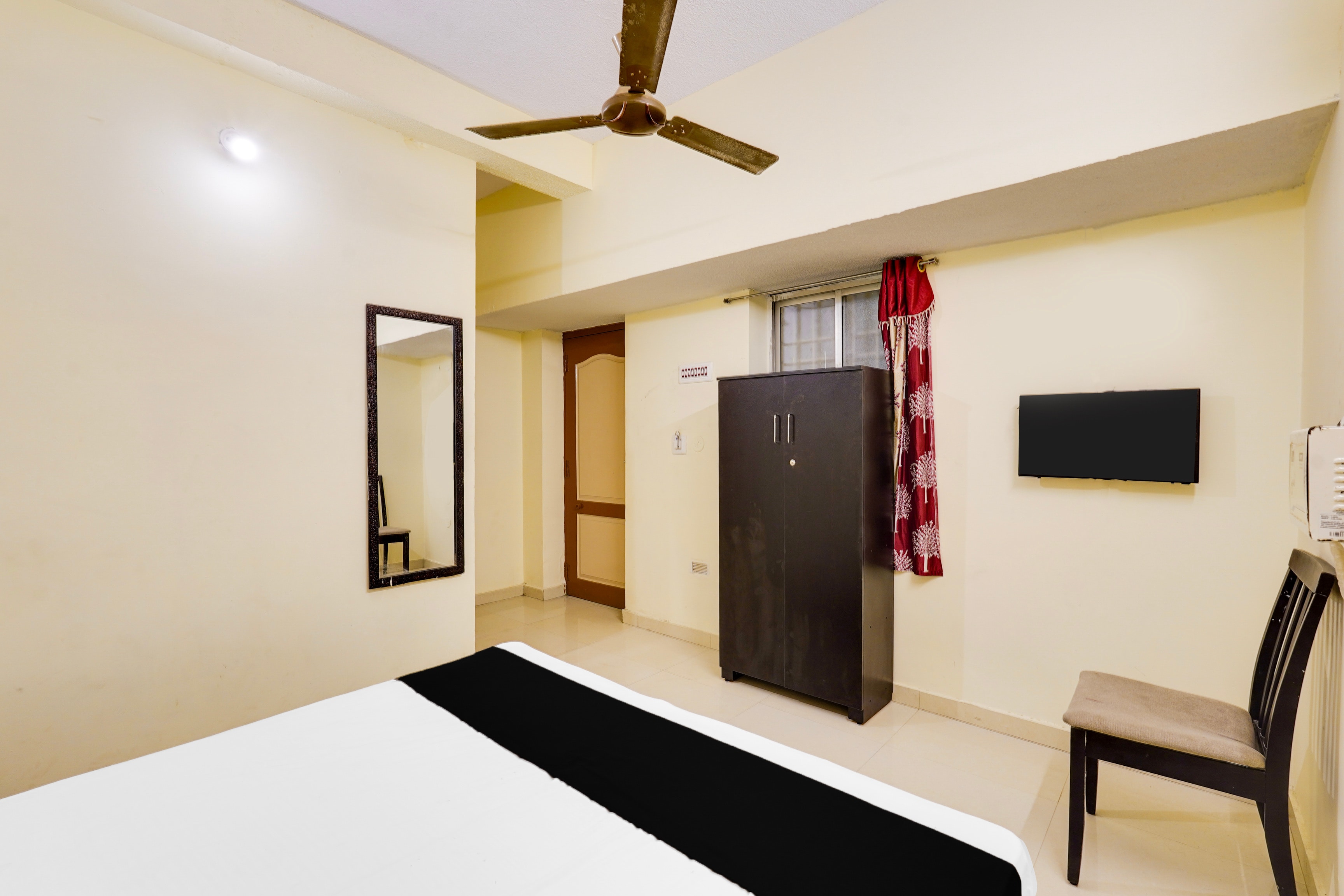Super Hotel O ECR Chennai Kanathur - Tap to explore photos
