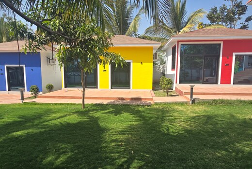 Karnival Red cottages