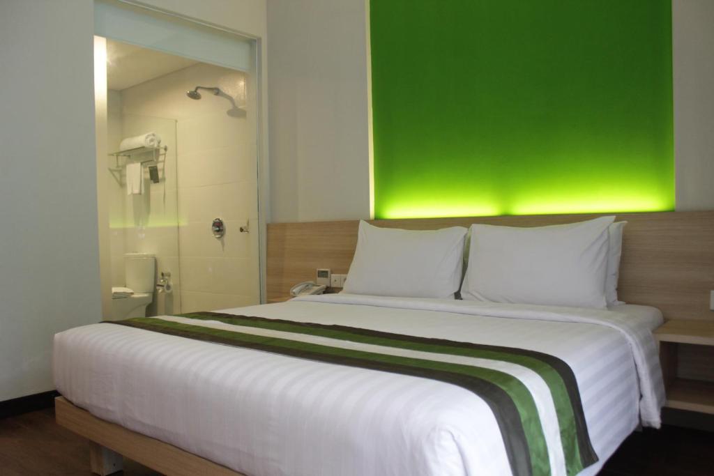 Grand Whiz Hotel Nusa Dua - Tap to explore photos