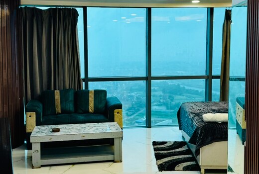 Glasshouse stay