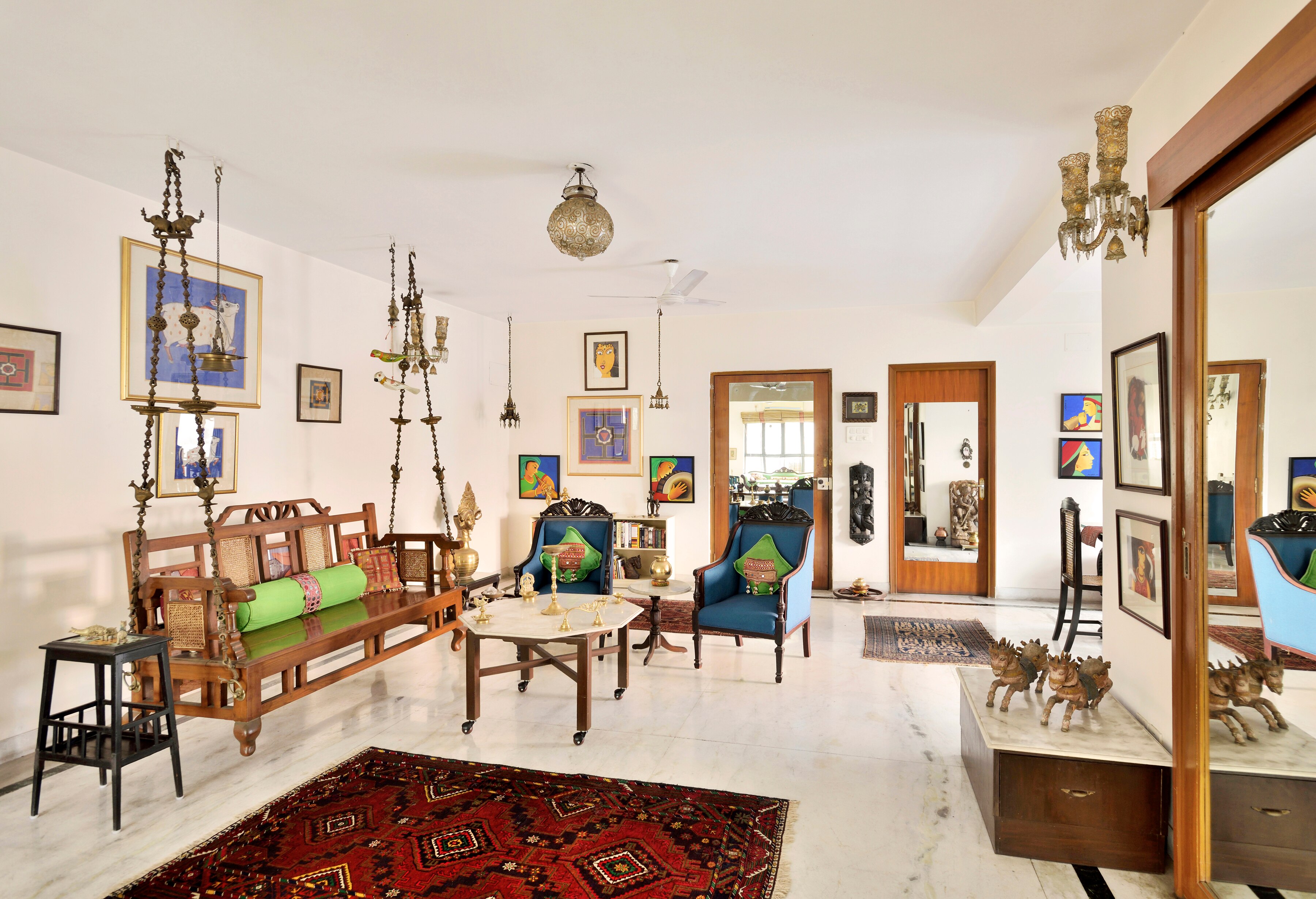 Luxe room at Alipore - Tap to explore photos
