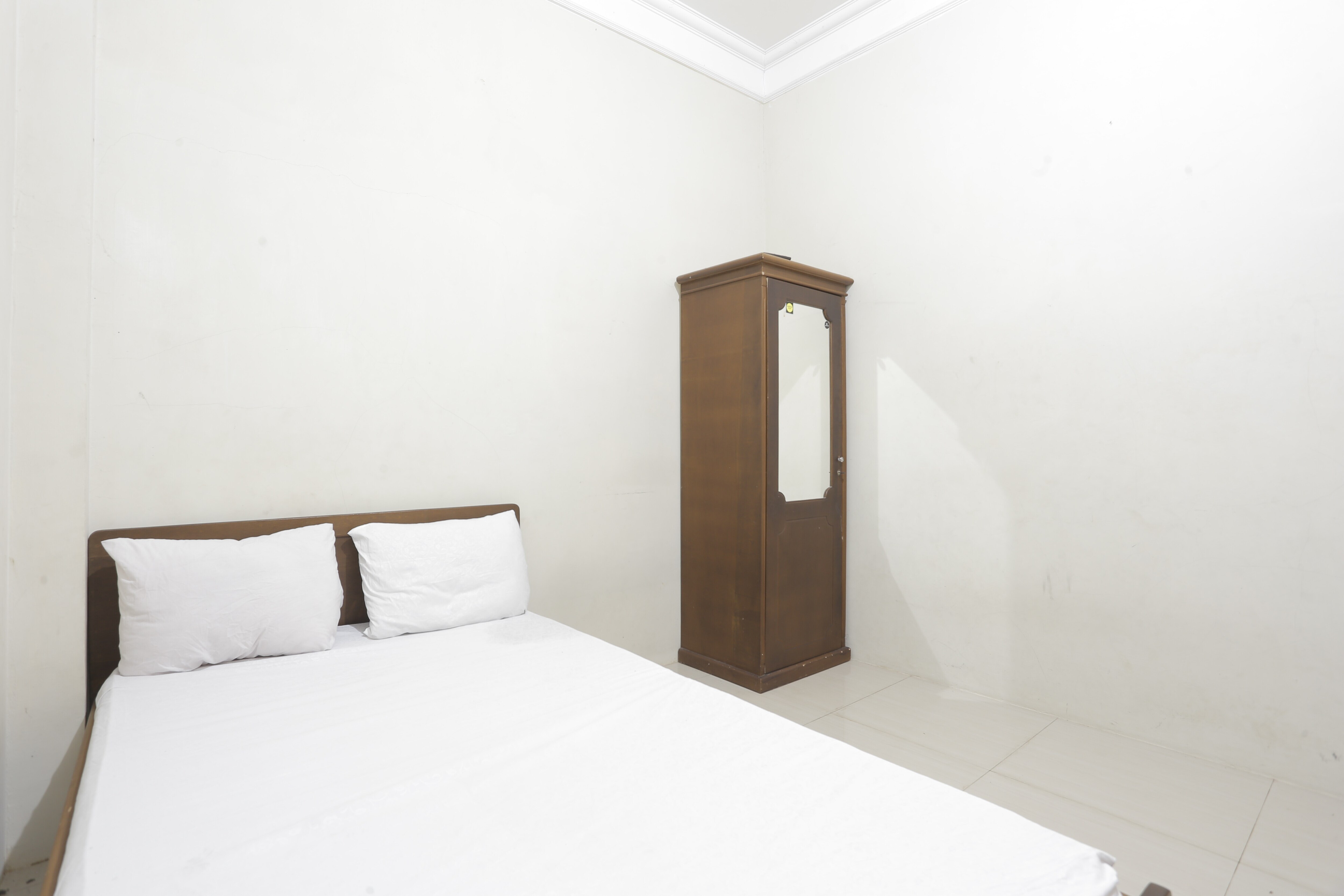 OYO 92865 Guest House Pandita - Tap to explore photos