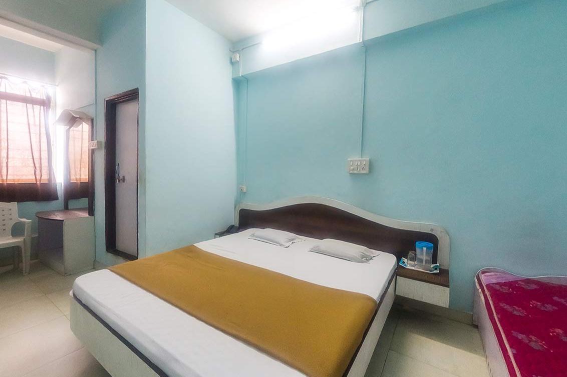 Deluxe Room Non A/c 1