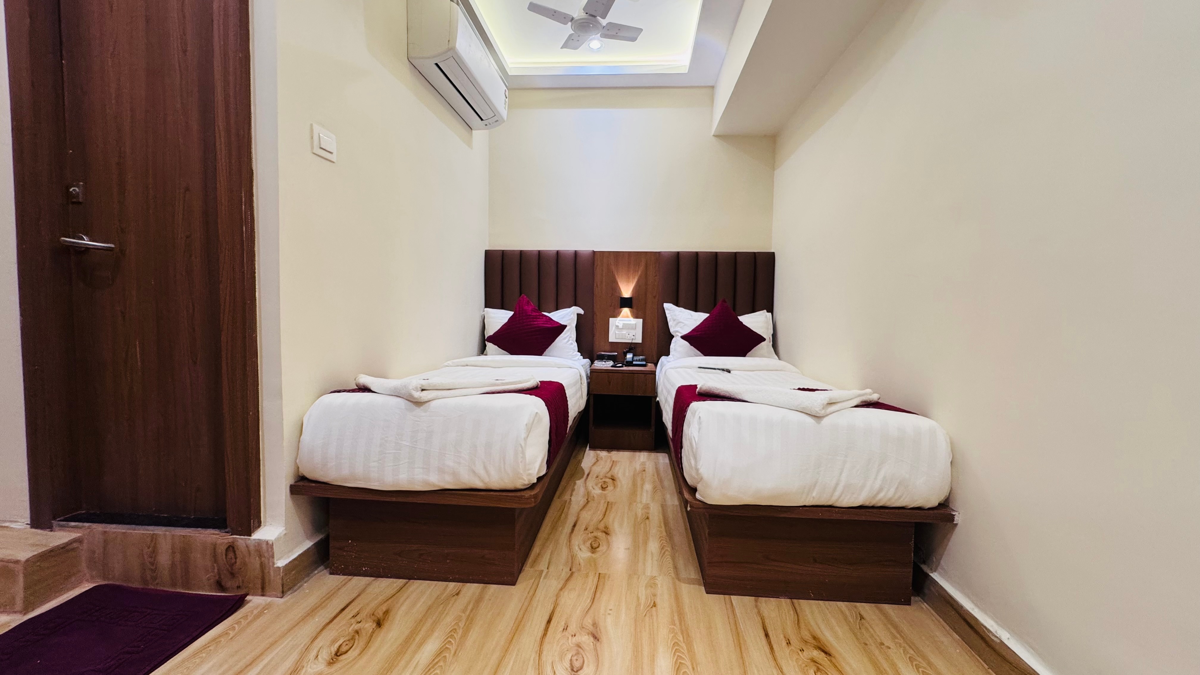 Deluxe Twin Beds 1
