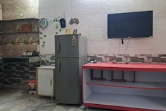 Comfortable Stay in New Delhi near Kirti Nagar, Delhi