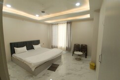 HOTEL MAROONI, Tonk