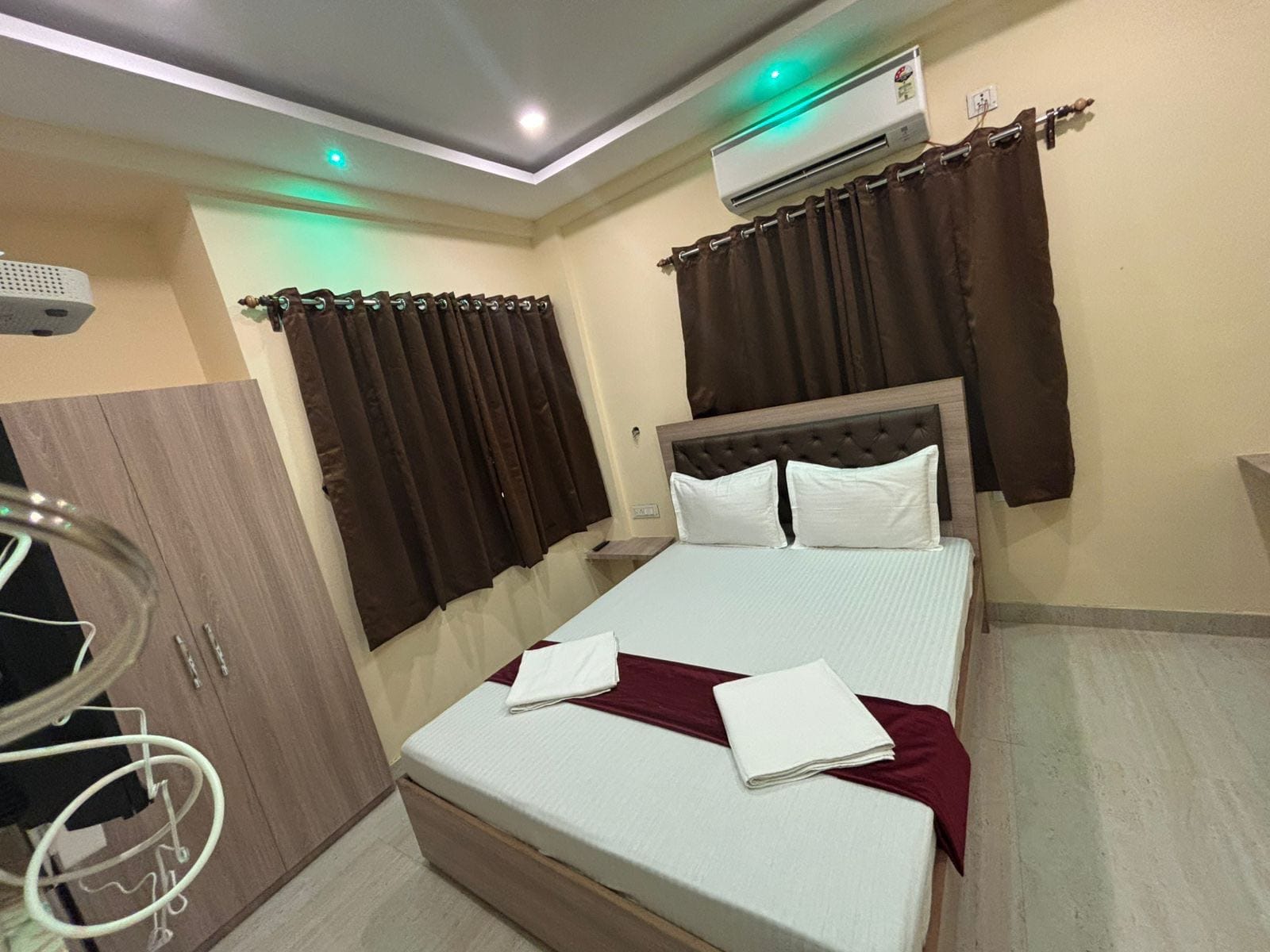 Hotel O Galaxy Guest House - Tap to explore photos
