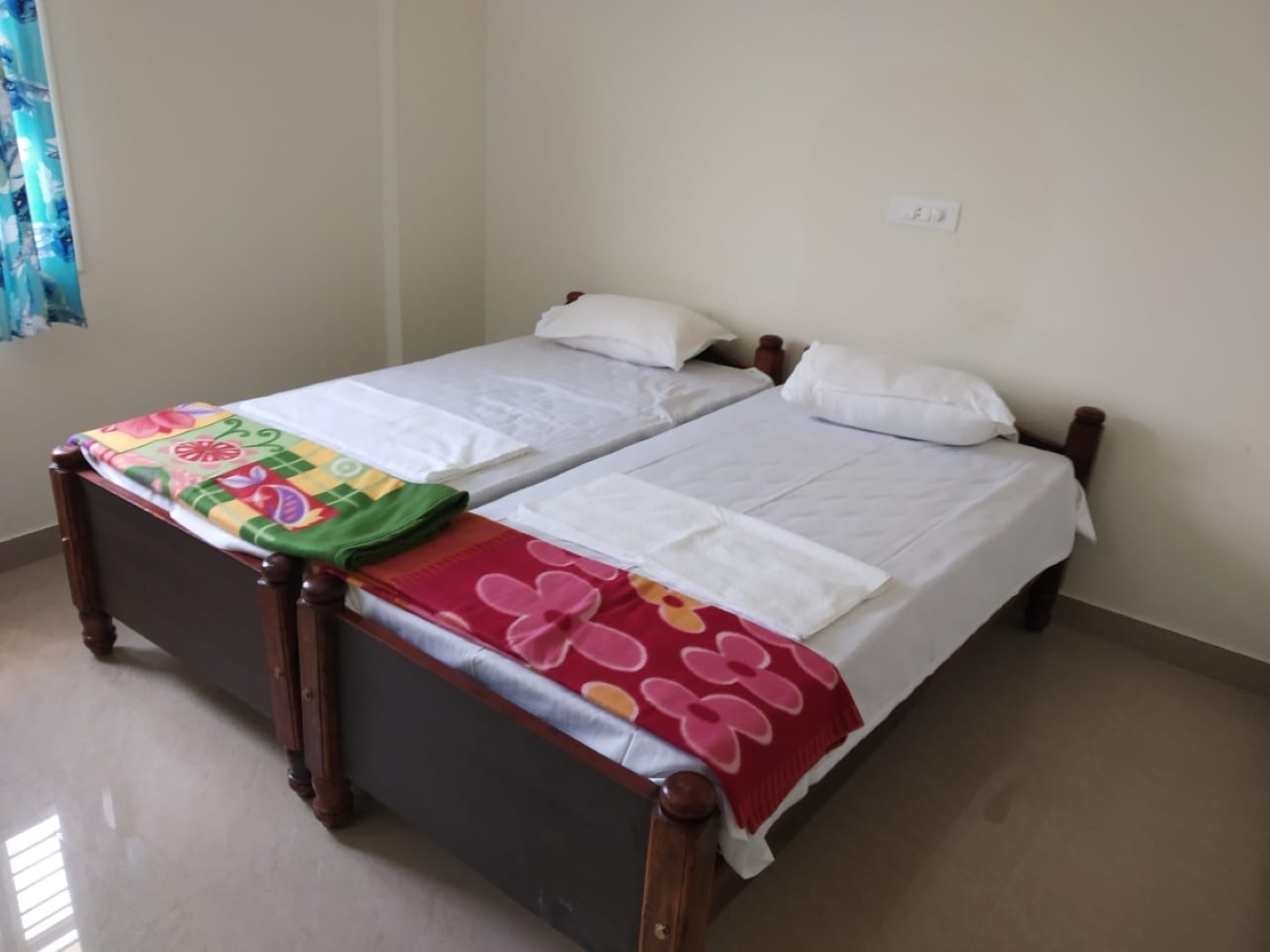 Saukarya Guest House - Tap to explore photos