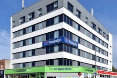 Travelodge London Raynes Park, Surrey