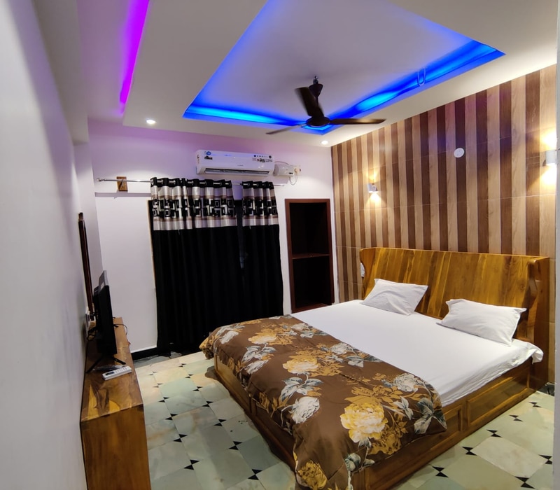HOTEL NAVRATNA PALACE - Tap to explore photos