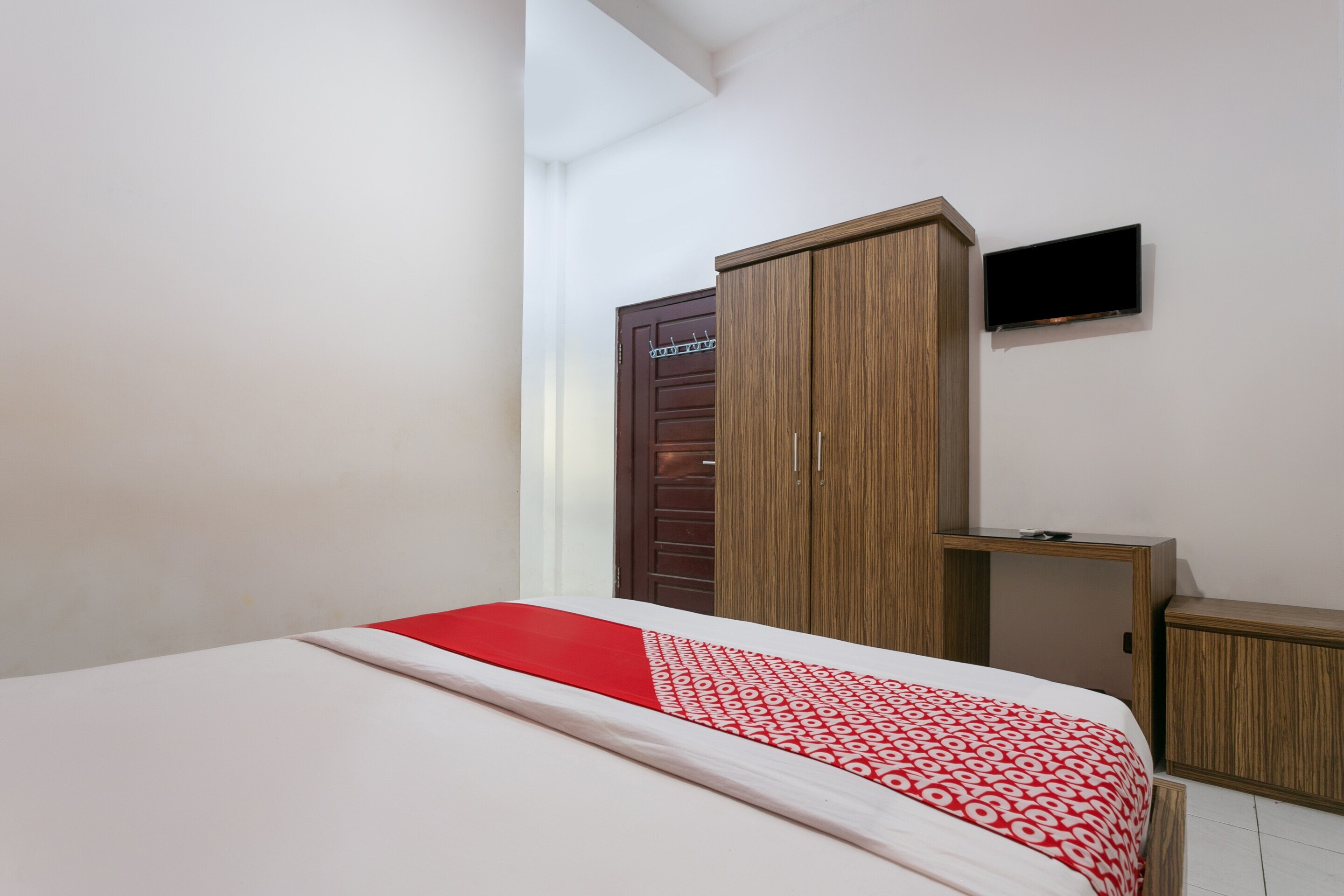 OYO 3762 Wisma Focus - Tap to explore photos