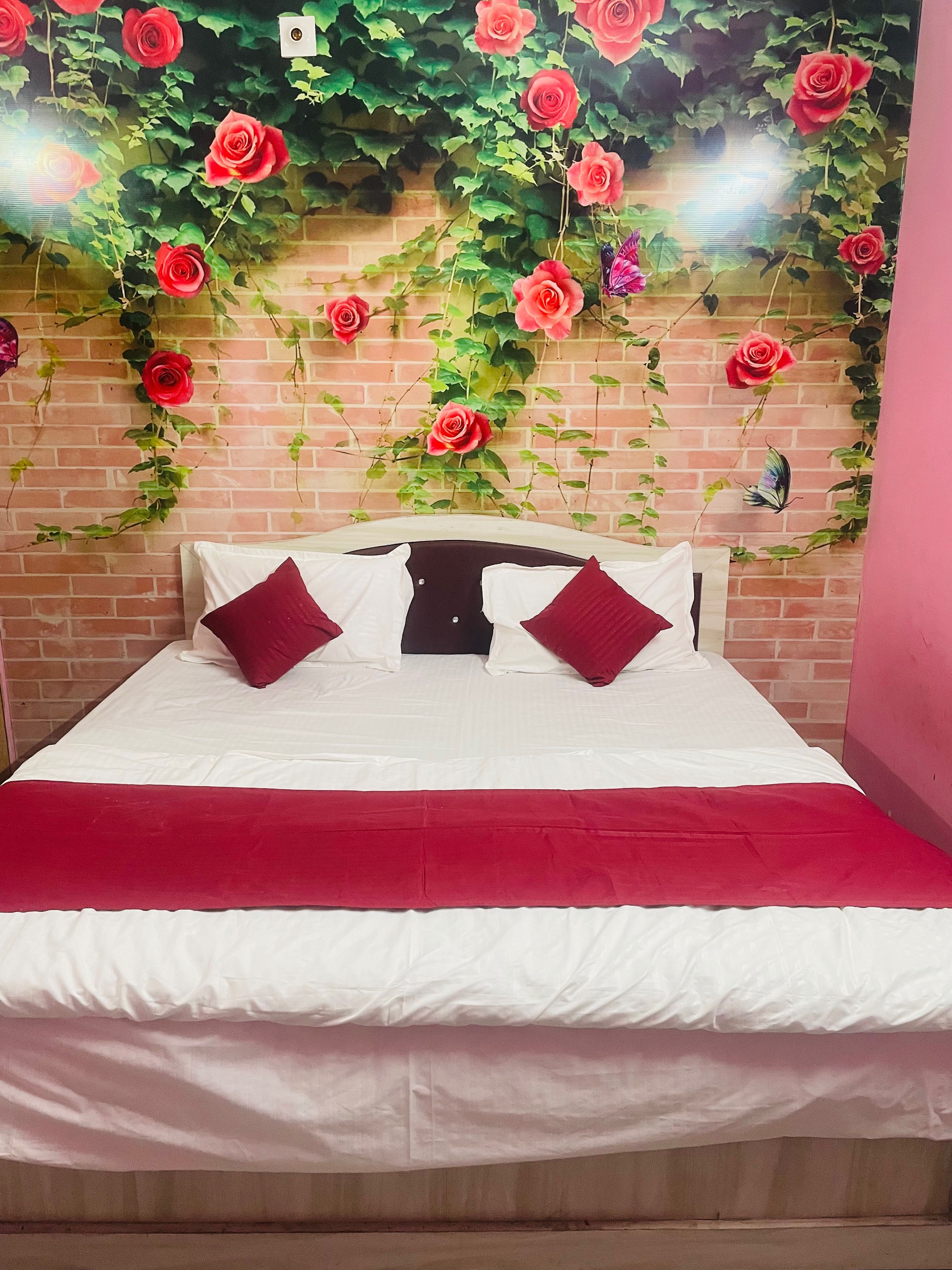 Hotel O Home Hotel Dream Palace - Tap to explore photos