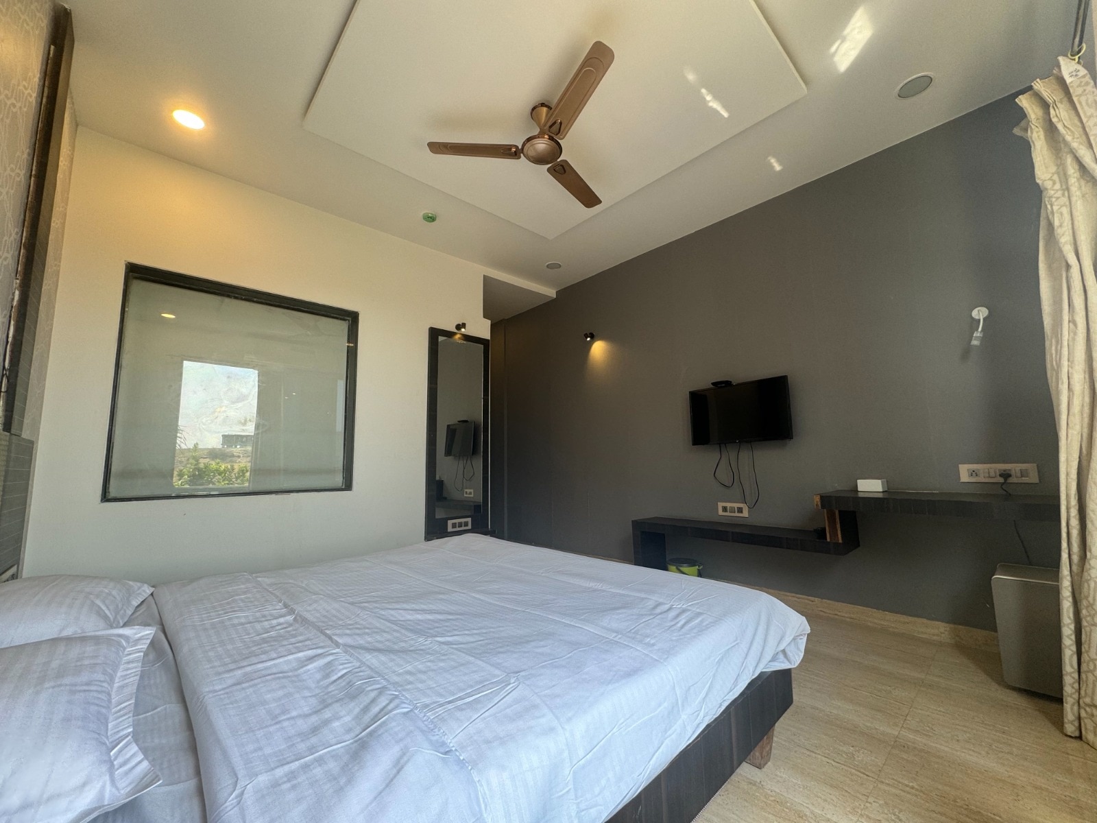 Road Facing Deluxe Room 1