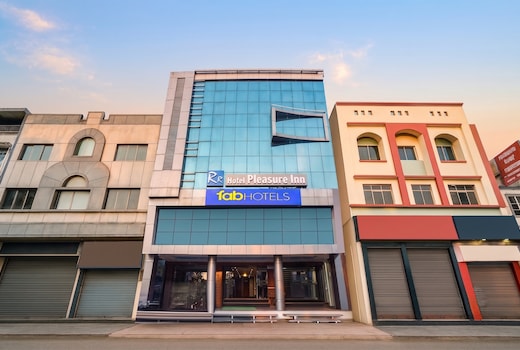 FabHotel Pleasure Inn - Nr. DB Mall