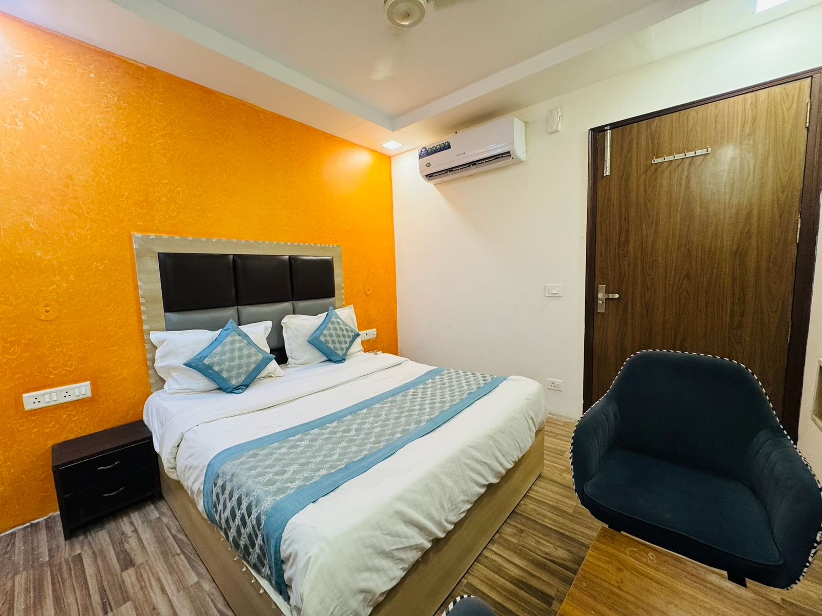 Hotel 7 Star Rohini Sector 20 - Tap to explore photos