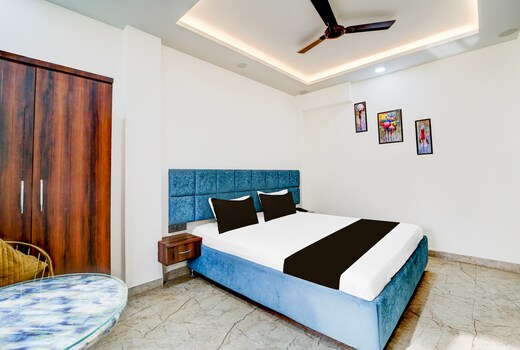Hotel O Royal Palace