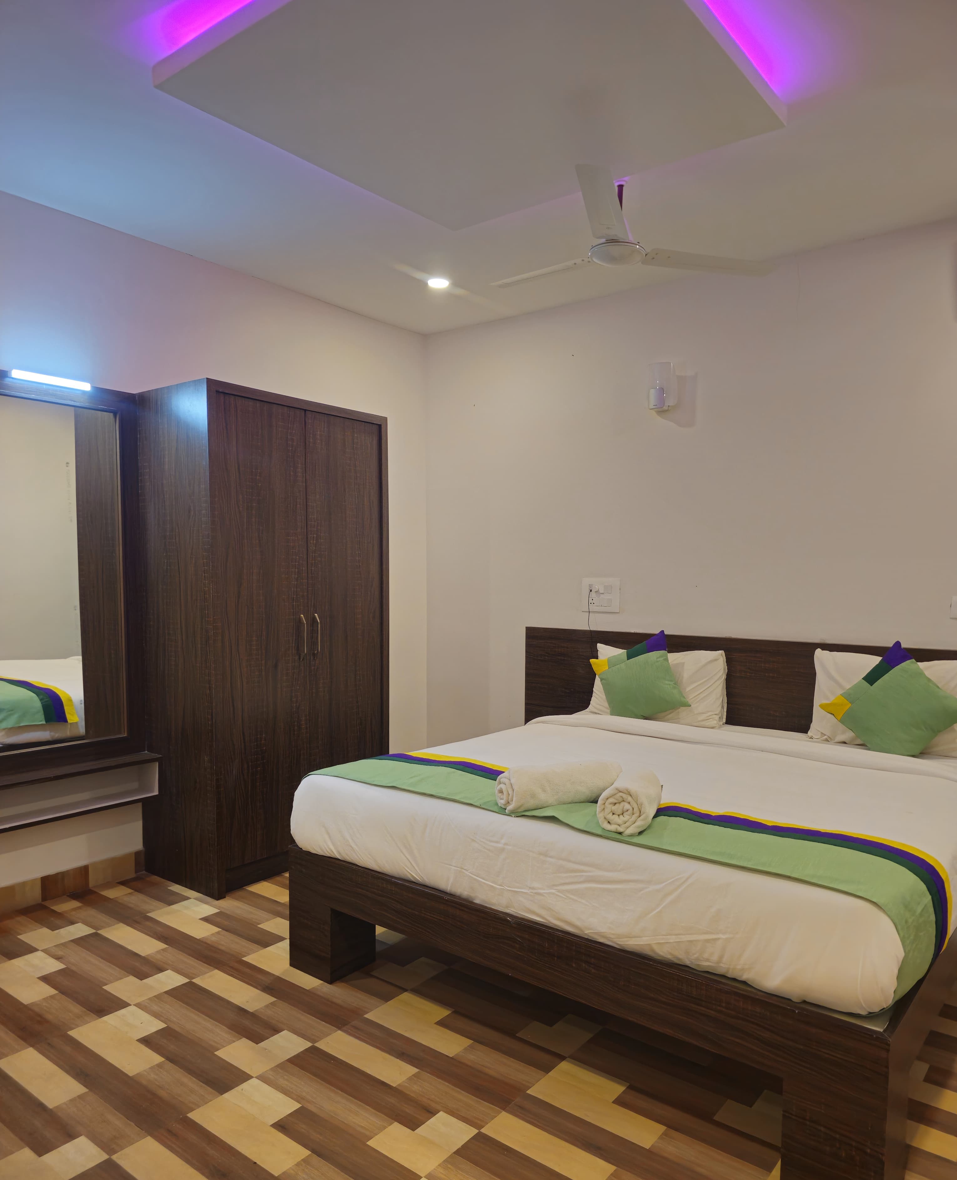 Treebo Elite Plaza, 700 Mtrs From Madikeri Fort - Tap to explore photos