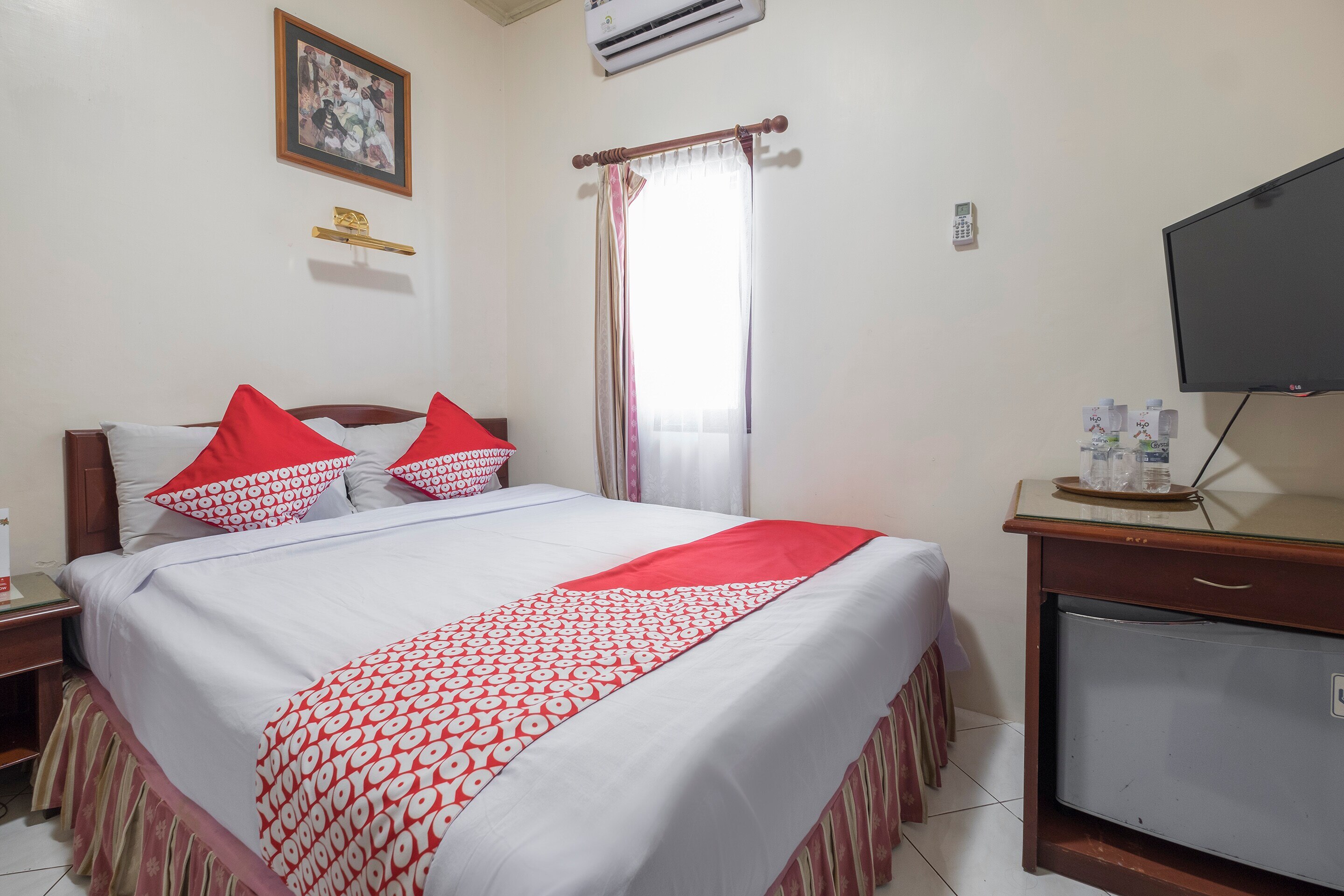 OYO 1090 Hotel Anging Mammiri Makassar - Tap to explore photos