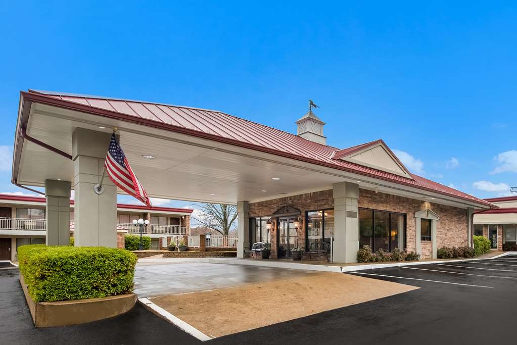 Best Western Winners Circle - Tap to explore photos