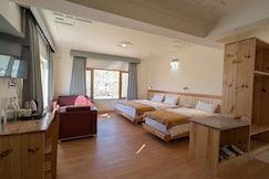 Overland Heights | Rooms & Kitchen, Leh