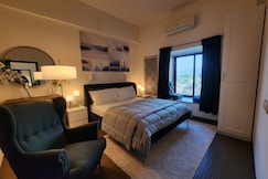 Albergo BNB 2BHK with Mountain View Deck, Alibaug