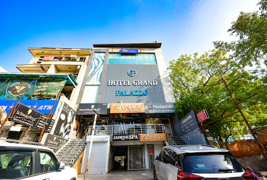 FabHotel Grand Palazzo Paschim Vihar