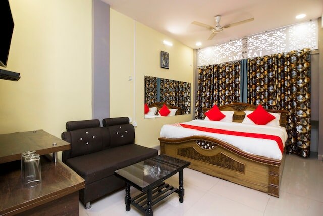 Swaraj Lodge - Tap to explore photos