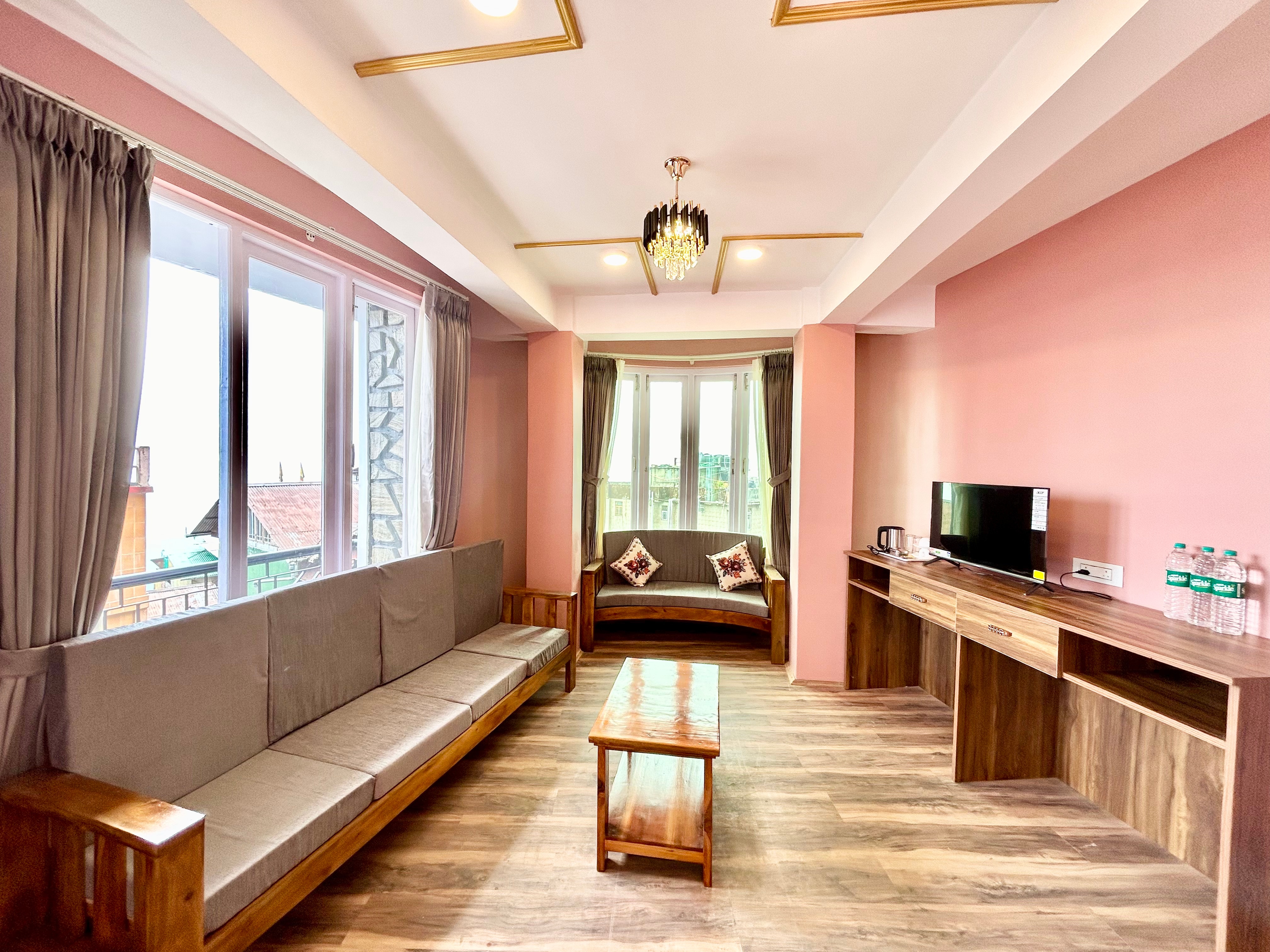 Yepplo Mountain View Luxury Rooms in the heart of Darjeeling - Tap to explore photos