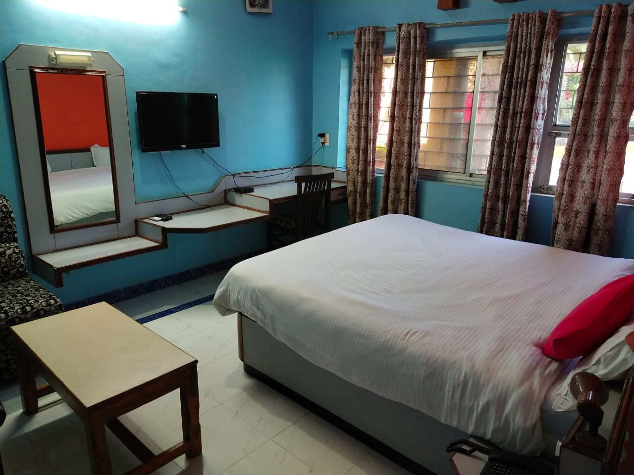 Hotel Sahni Bina - Tap to explore photos