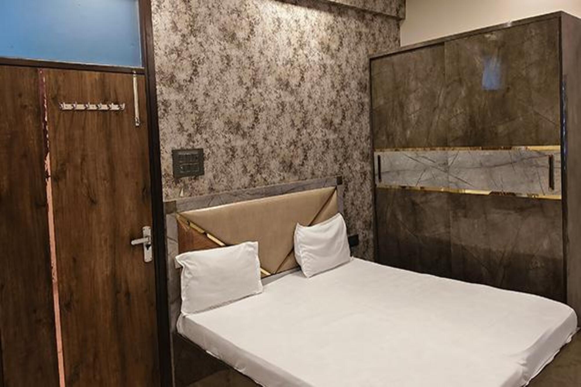 FabHotel Shubh Palace - Tap to explore photos