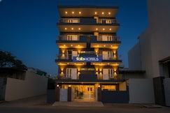 FabHotel Cyberhub Suits, Gurgaon