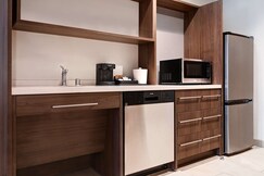 Home2 Suites by Hilton Anaheim Resort, Orange