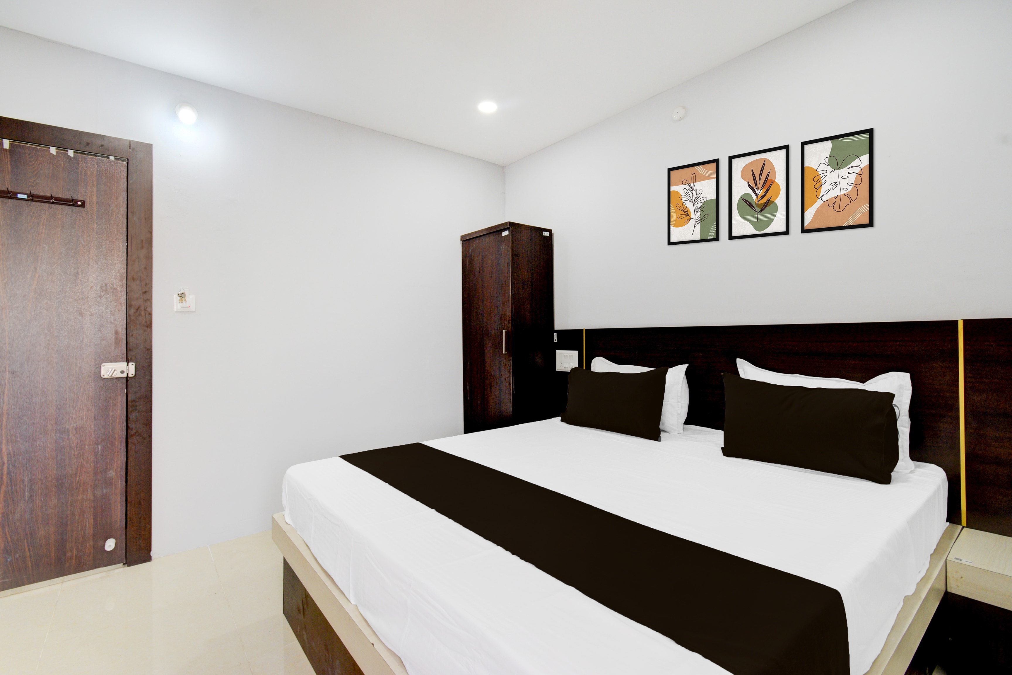 Hotel O RRR Residency & luxuryrooms - Tap to explore photos