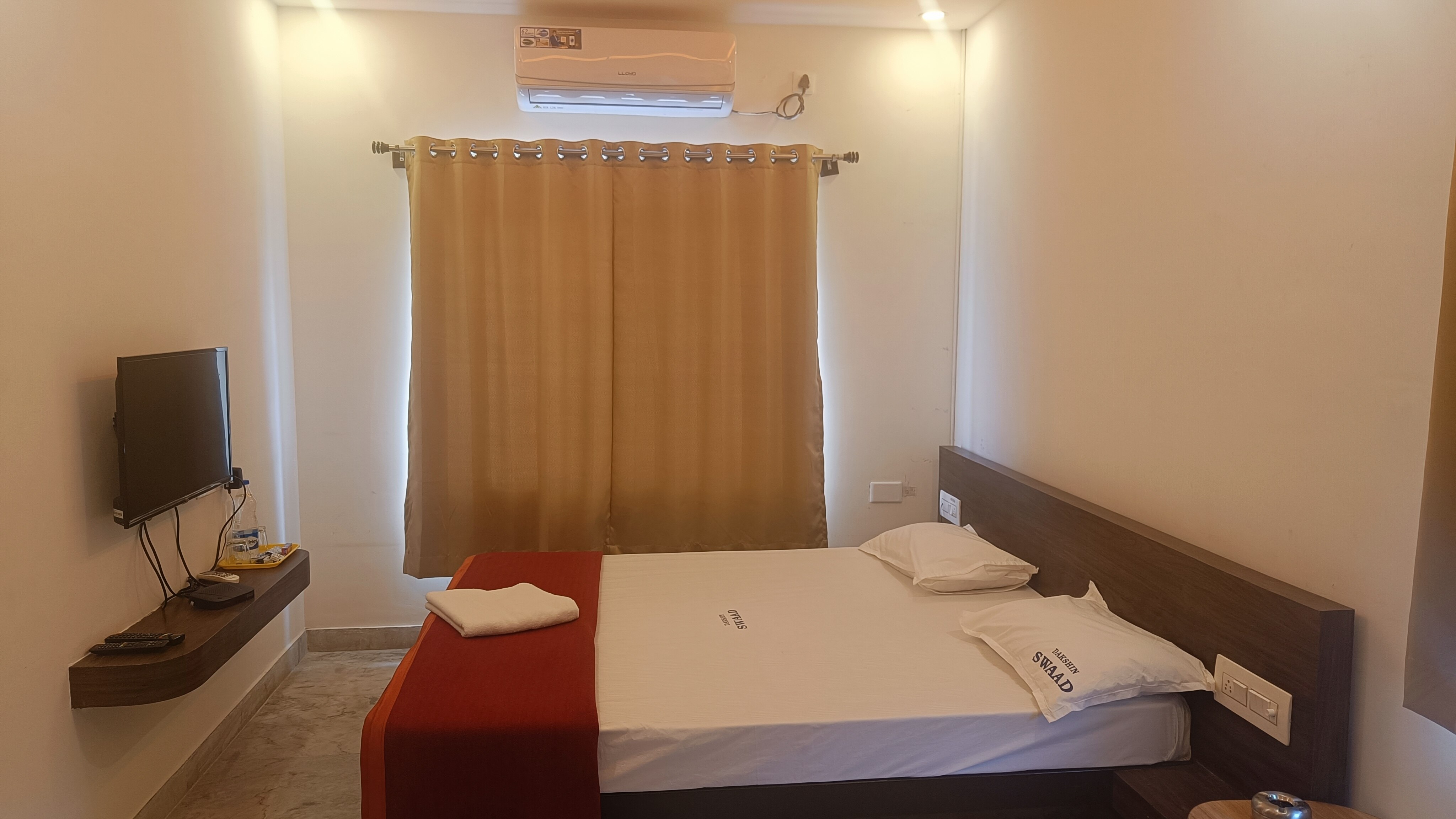 DAKSHIN SWAAD BOARDING AND LODGING - Tap to explore photos