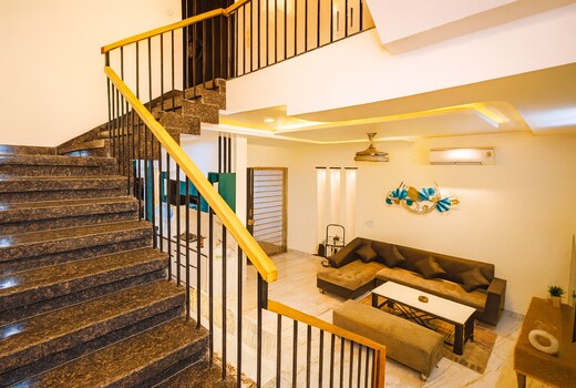 City Centre 4BHK House w plunge pool  Spa  Steam