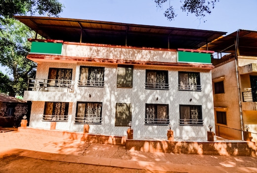 Hotel O Roshan Palace