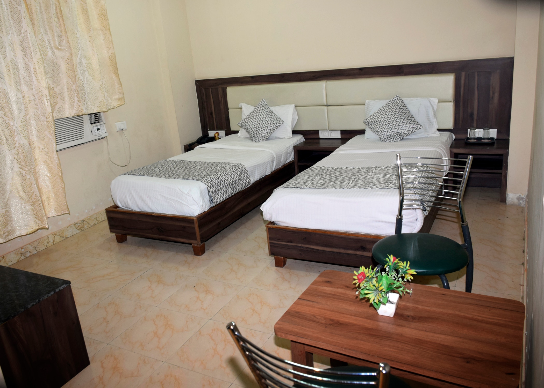 Hotel Mahabir Galaxy - Tap to explore photos