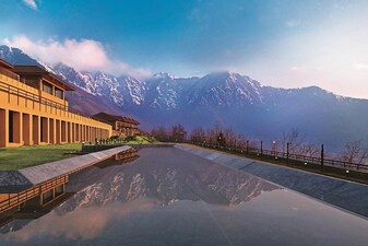 Vivanta By Taj-Dal View