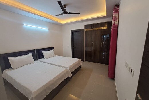 2 BHK Entire Flat nr Hindon Airport Bharat City