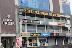 Hotel S S Town, Vadodara