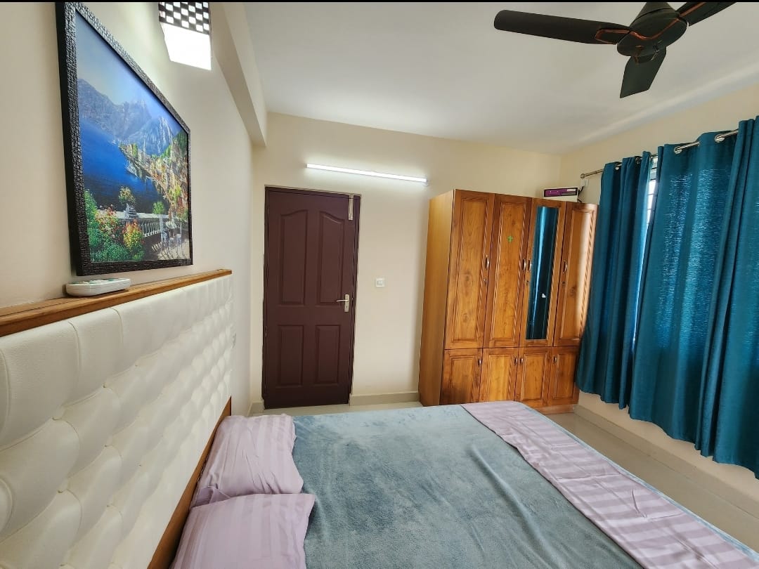 3BHK APARTMENT BY SHARON HOLIDAYS - Tap to explore photos