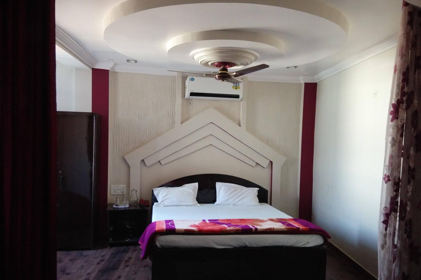 Hotel Jain Palace - Tap to explore photos