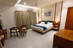HOTEL RADHEKRISHNA ROOMS AND RESTAURANT, Badami