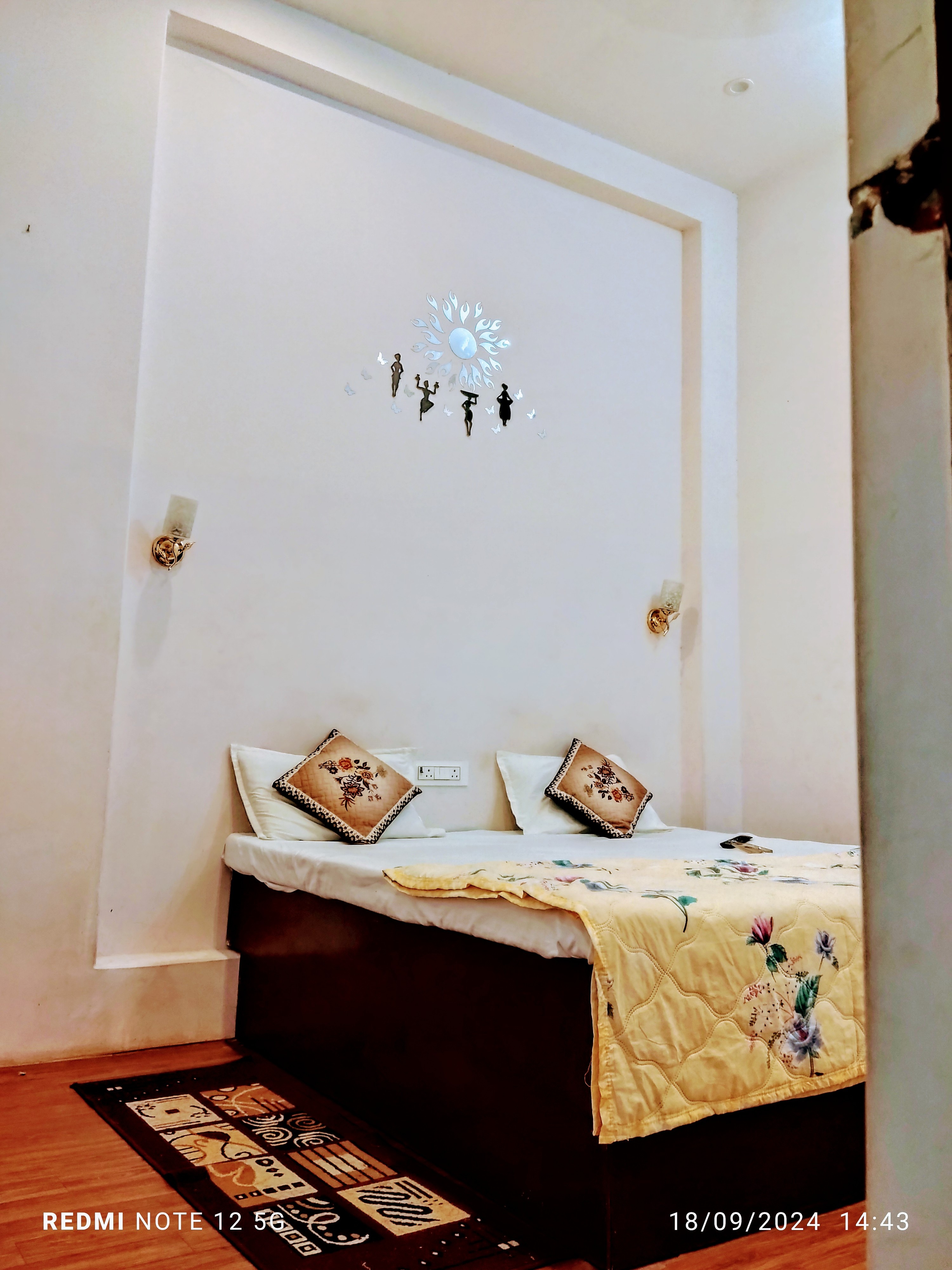Shri Ganga Guest House - Tap to explore photos