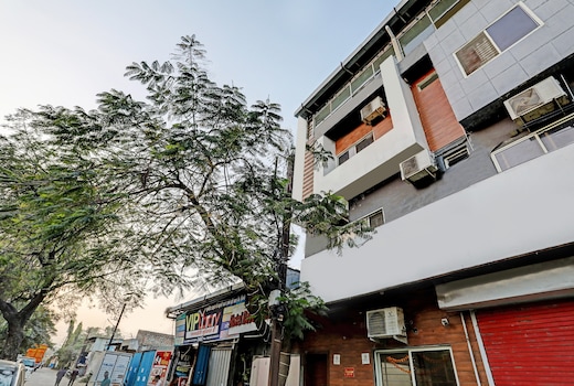 Hotel O Rose Valley Bhawarkuan Square Bus Stop