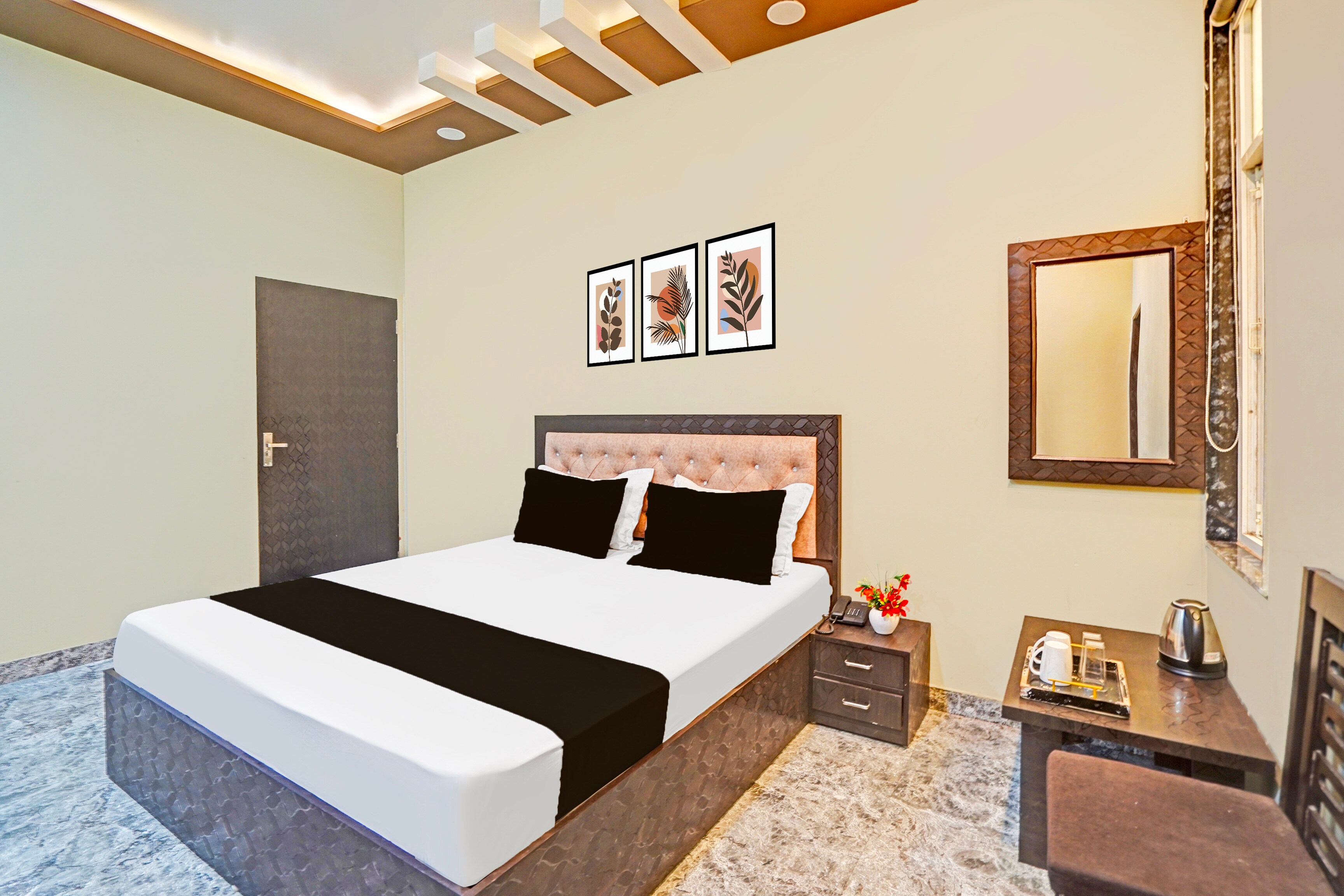Hotel O Mansarovar Sector 8 Formerly Hotel KV Palace - Tap to explore photos