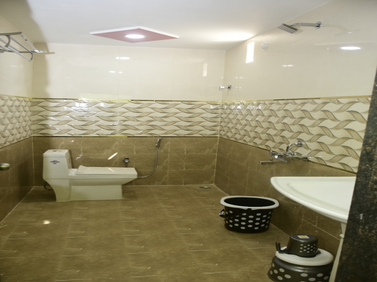 Hotel Manya Residency - Tap to explore photos