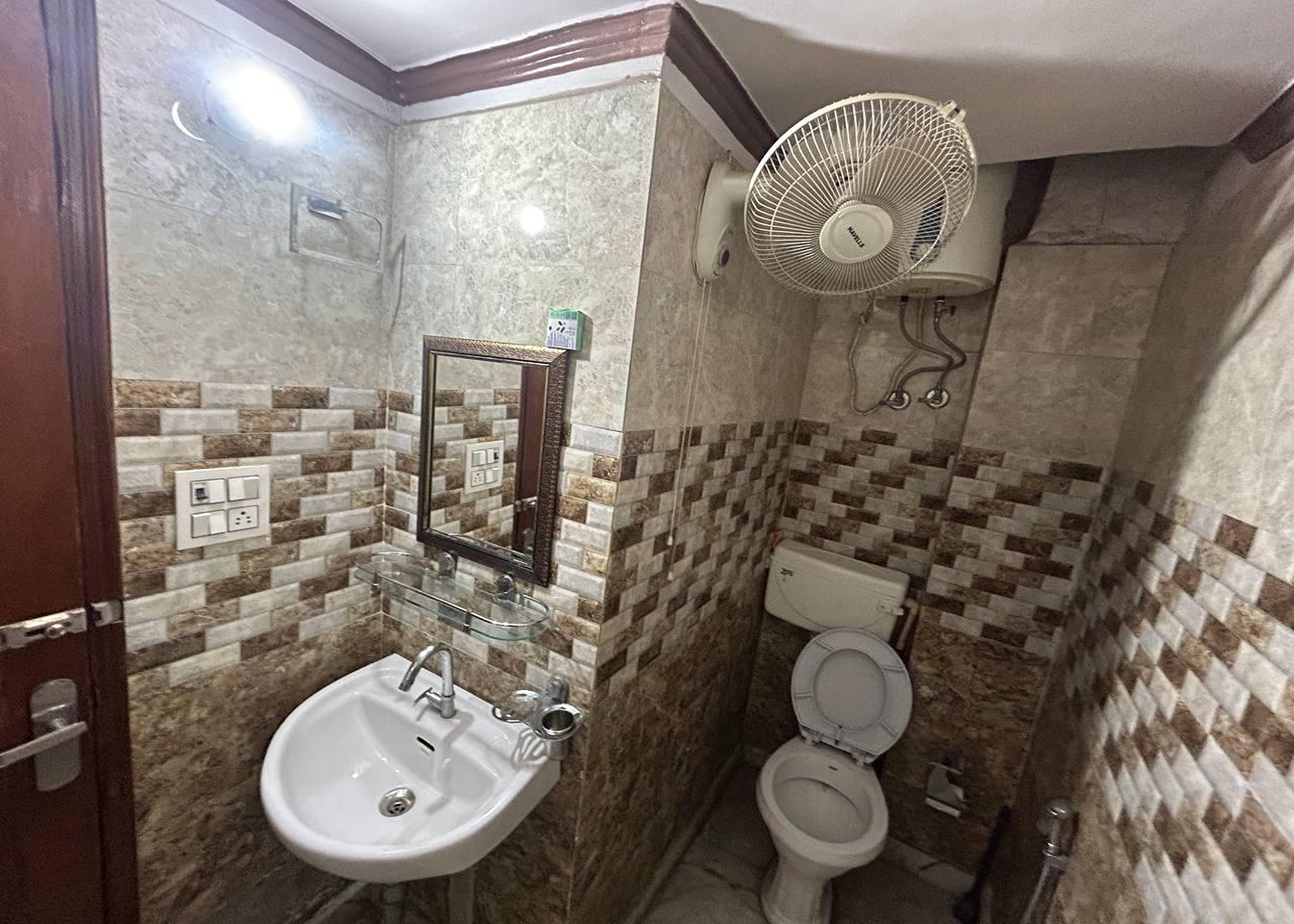 Hotel Fazar Residency Near Nizamuddin Markaz and Dargah - Tap to explore photos