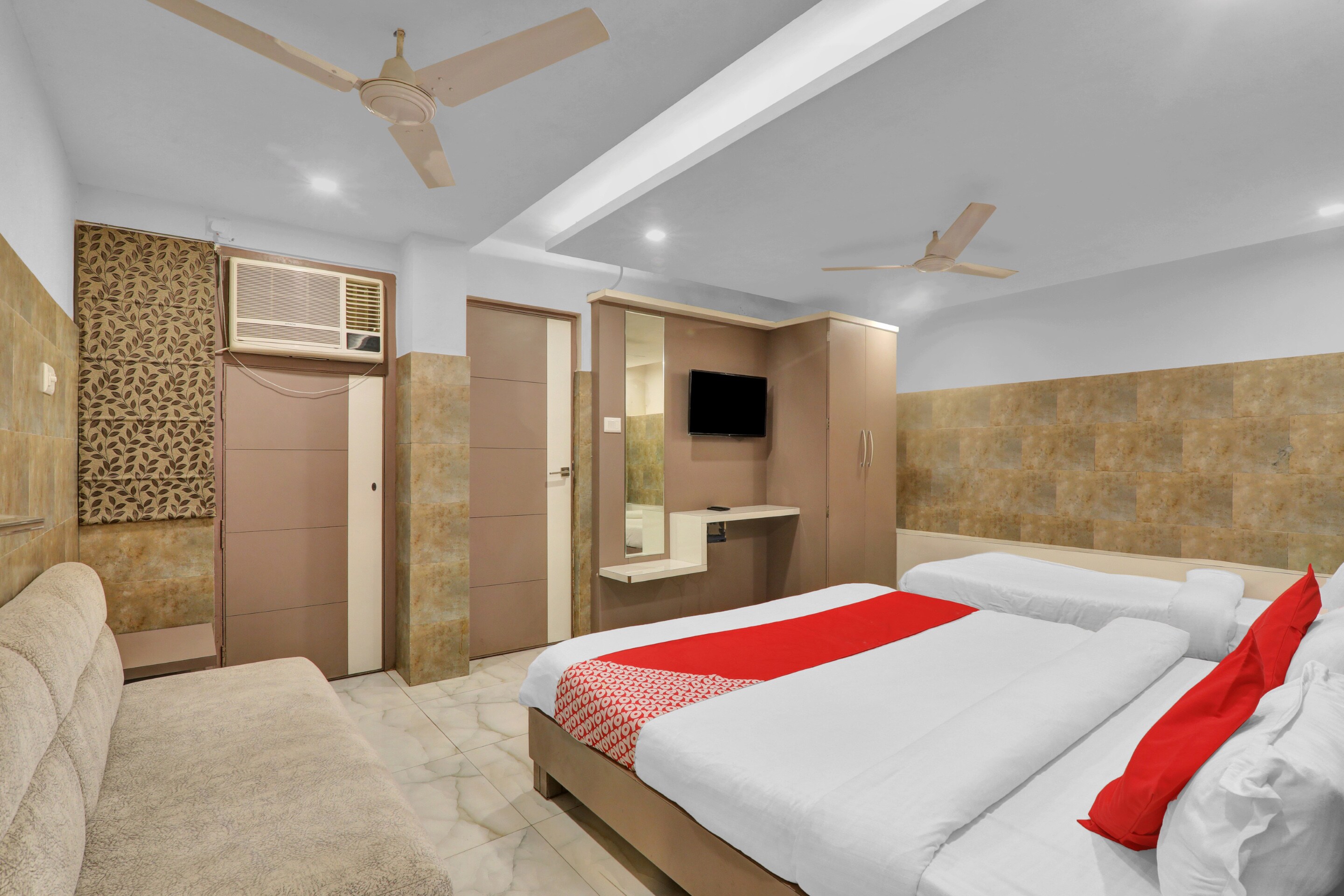 Super Hotel O Sada Shiv Guest House - Tap to explore photos
