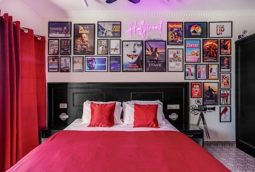 The Hollywood Studio | Free OTTs | 1Km to Beach | Pool